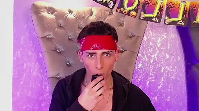 Snapshot of MateoMitchell chatting on October 2025 05:08:02 AM MateoMitchell online show from October 2025 05:08:02 AM