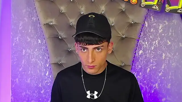 Snapshot of MateoMitchell chatting on October 2025 10:10:01 PM MateoMitchell online show from October 2025 10:10:01 PM