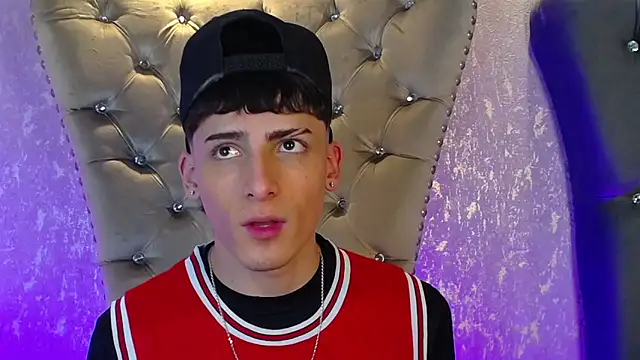 Snapshot of MateoMitchell chatting on October 2025 06:02:02 AM MateoMitchell online show from October 2025 06:02:02 AM