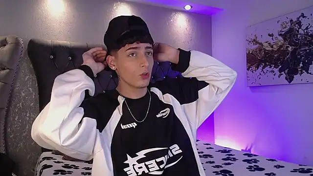 Snapshot of MateoMitchell chatting on November 2025 04:56:02 AM MateoMitchell online show from November 2025 04:56:02 AM