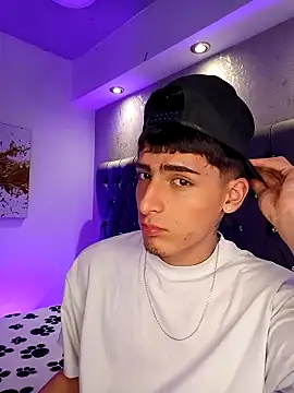 Snapshot of MateoMitchell chatting on November 2025 04:44:02 AM MateoMitchell online show from November 2025 04:44:02 AM