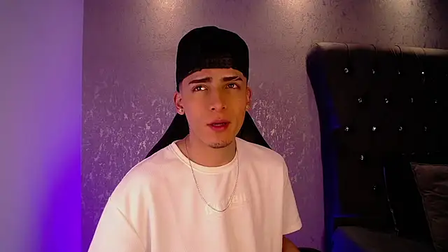 Snapshot of MateoMitchell chatting on November 2025 05:13:02 AM MateoMitchell online show from November 2025 05:13:02 AM