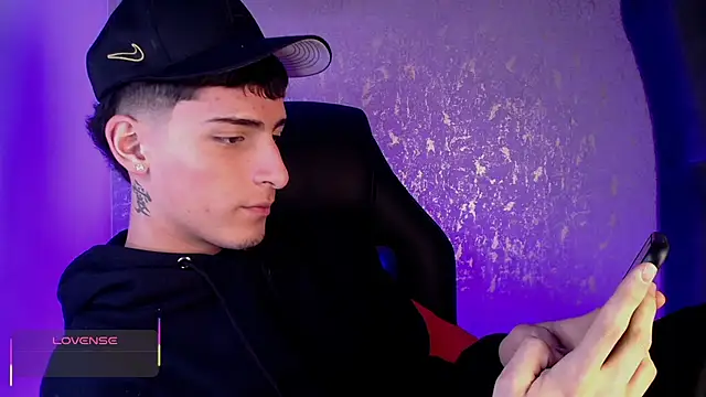 Snapshot of MateoMitchell chatting on November 2025 04:28:02 AM MateoMitchell online show from November 2025 04:28:02 AM