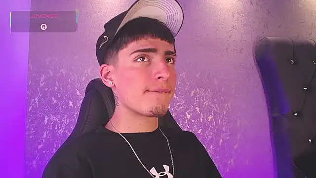 Snapshot of MateoMitchell chatting on November 2025 05:29:02 AM MateoMitchell online show from November 2025 05:29:02 AM