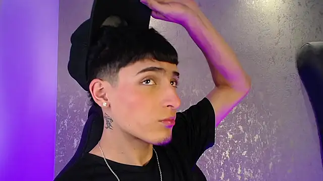 Snapshot of MateoMitchell chatting on November 2025 04:46:02 AM MateoMitchell online show from November 2025 04:46:02 AM