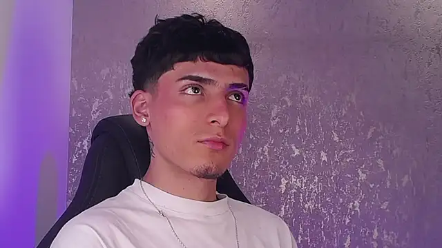 Snapshot of MateoMitchell chatting on December 2025 05:04:02 AM MateoMitchell online show from December 2025 05:04:02 AM