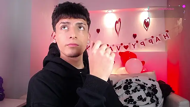 Snapshot of MateoMitchell chatting on February 2026 04:52:01 AM MateoMitchell online show from February 2026 04:52:01 AM