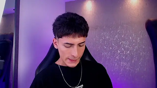 Snapshot of MateoMitchell chatting on February 2026 11:37:01 PM MateoMitchell online show from February 2026 11:37:01 PM