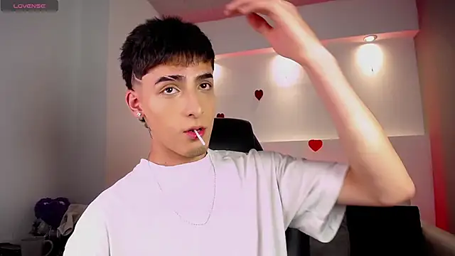 Snapshot of MateoMitchell chatting on March 2026 04:31:01 AM MateoMitchell online show from March 2026 04:31:01 AM