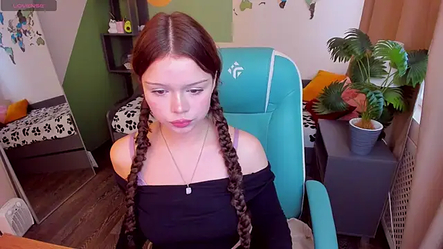 Snapshot of Sarah_babyyy chatting on October 2025 06:22:02 AM Sarah babyyy online show from October 2025 06:22:02 AM