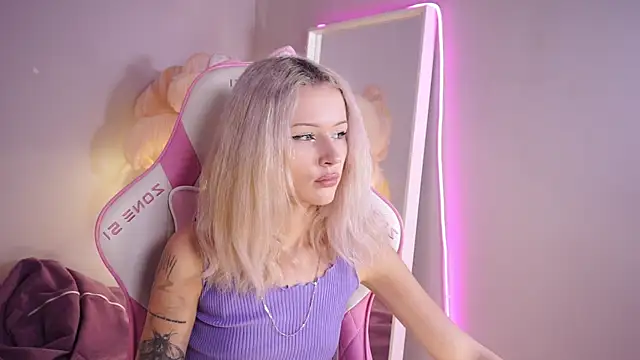 Snapshot of Celeste_eyes0n chatting on October 2025 08:39:01 PM Celeste eyes0n online show from October 2025 08:39:01 PM