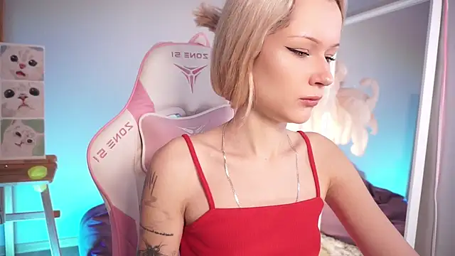 Snapshot of Celeste_eyes0n chatting on October 2025 08:35:01 PM Celeste eyes0n online show from October 2025 08:35:01 PM