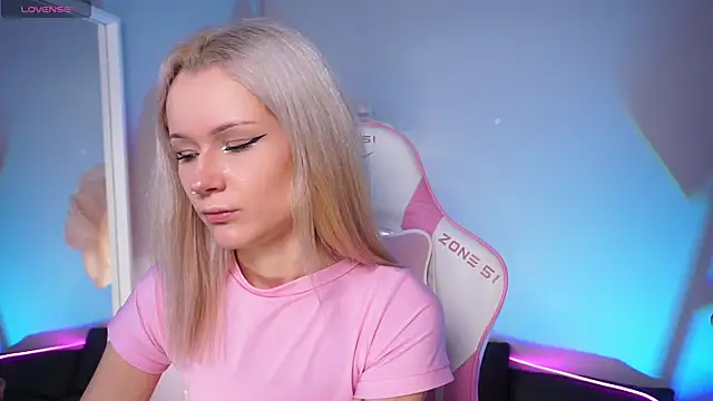 Snapshot of Celeste_eyes0n chatting on November 2025 08:51:01 PM Celeste eyes0n online show from November 2025 08:51:01 PM