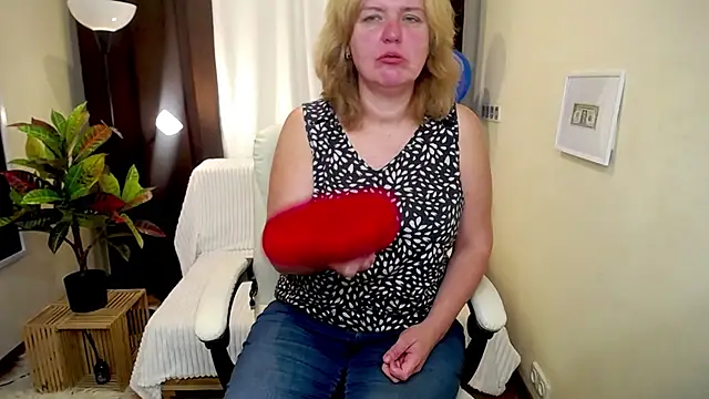 Snapshot of VestaWoody chatting on October 2025 06:11:02 AM VestaWoody online show from October 2025 06:11:02 AM