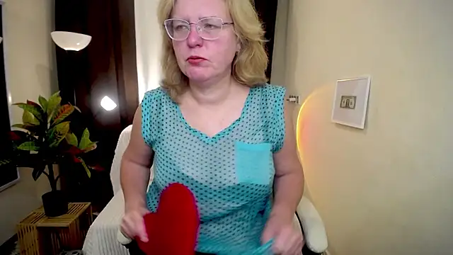 Snapshot of VestaWoody chatting on October 2025 06:11:01 AM VestaWoody online show from October 2025 06:11:01 AM