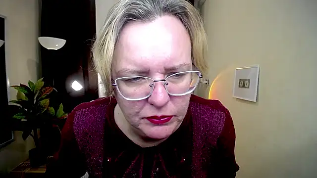 Snapshot of VestaWoody chatting on October 2025 06:11:02 AM VestaWoody online show from October 2025 06:11:02 AM