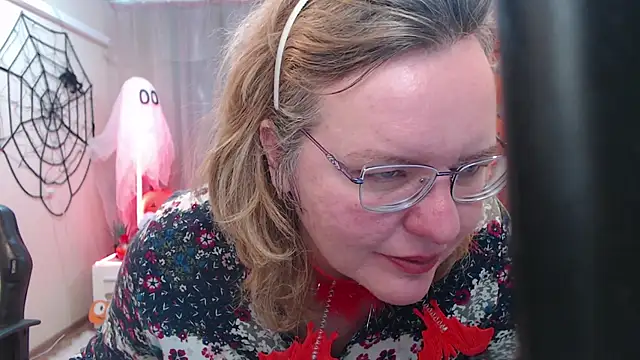 Snapshot of VestaWoody chatting on October 2025 06:14:02 AM VestaWoody online show from October 2025 06:14:02 AM