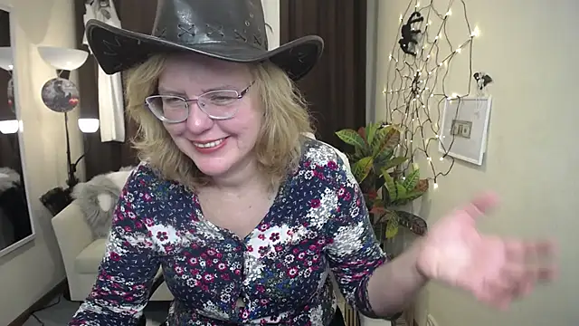 Snapshot of VestaWoody chatting on October 2025 07:01:02 AM VestaWoody online show from October 2025 07:01:02 AM