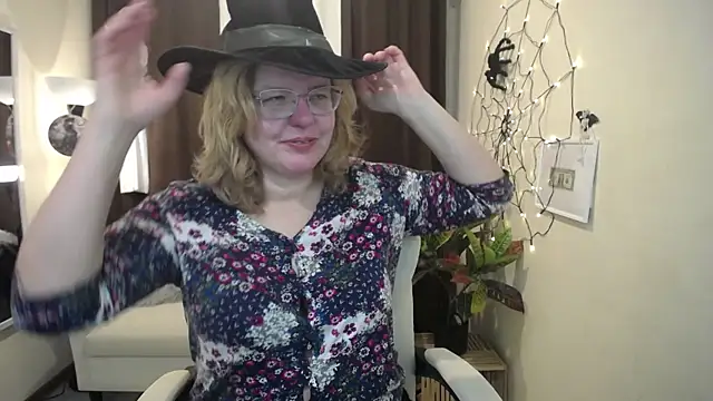 Snapshot of VestaWoody chatting on October 2025 06:59:01 AM VestaWoody online show from October 2025 06:59:01 AM