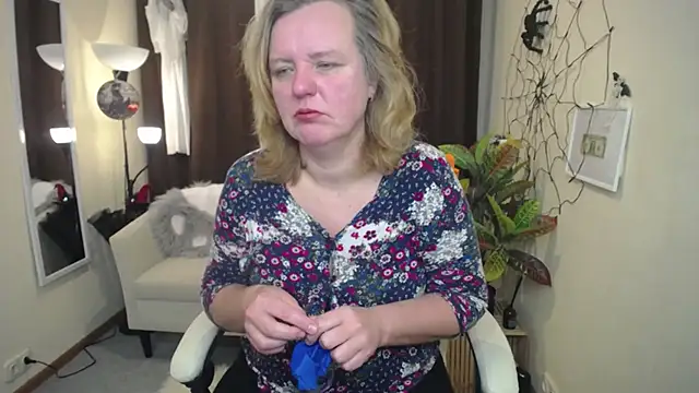 Snapshot of VestaWoody chatting on November 2025 06:59:02 AM VestaWoody online show from November 2025 06:59:02 AM