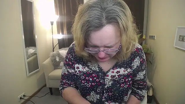 Snapshot of VestaWoody chatting on November 2025 07:07:01 AM VestaWoody online show from November 2025 07:07:01 AM