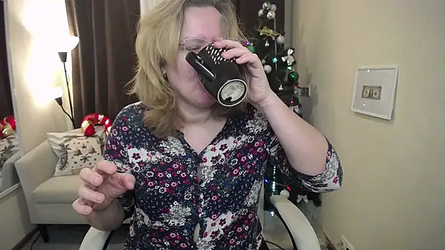 Snapshot of VestaWoody chatting on December 2025 07:35:01 AM VestaWoody online show from December 2025 07:35:01 AM