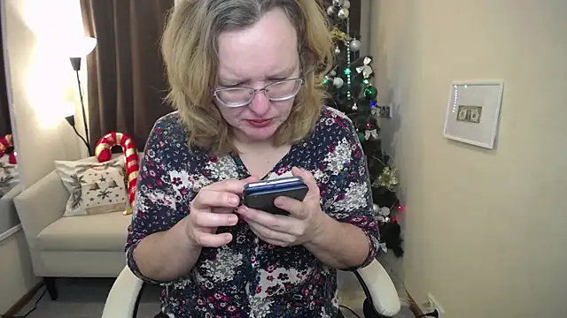 Snapshot of VestaWoody chatting on December 2025 07:25:01 AM VestaWoody online show from December 2025 07:25:01 AM