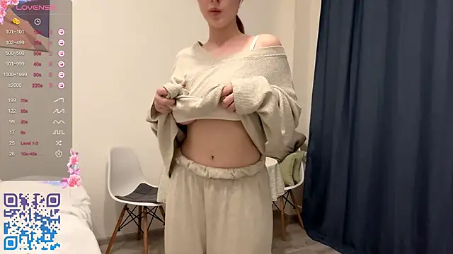 Snapshot of GilySuper chatting on October 2025 05:23:02 PM GilySuper online show from October 2025 05:23:02 PM