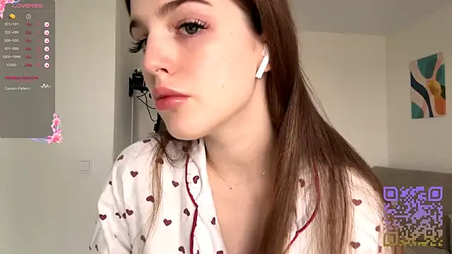 Snapshot of GilySuper chatting on October 2025 08:05:02 AM GilySuper online show from October 2025 08:05:02 AM