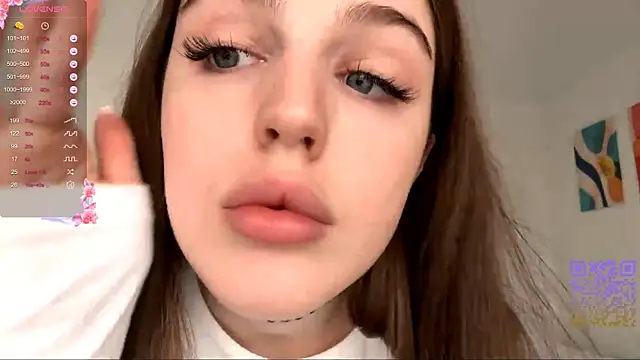 Snapshot of GilySuper chatting on November 2025 09:39:01 AM GilySuper online show from November 2025 09:39:01 AM