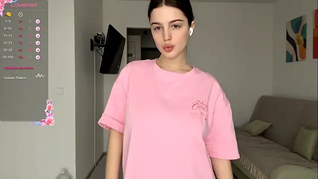 Snapshot of GilySuper chatting on November 2025 08:06:02 AM GilySuper online show from November 2025 08:06:02 AM