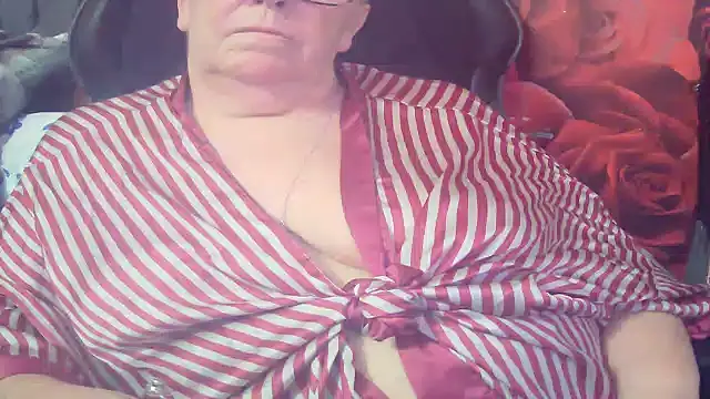 Snapshot of Playful_MILF_Demi chatting on February 2026 08:29:01 PM Playful MILF Demi online show from February 2026 08:29:01 PM