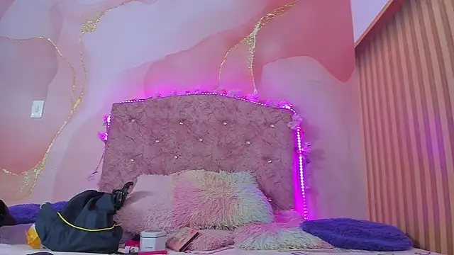 Snapshot of Malory__Jones chatting on November 2025 06:41:02 PM Malory Jones online show from November 2025 06:41:02 PM