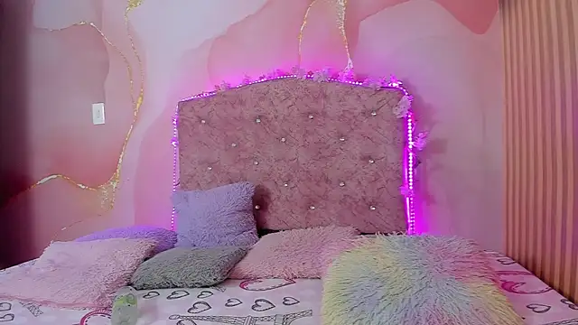 Snapshot of Malory__Jones chatting on November 2025 06:42:02 PM Malory Jones online show from November 2025 06:42:02 PM