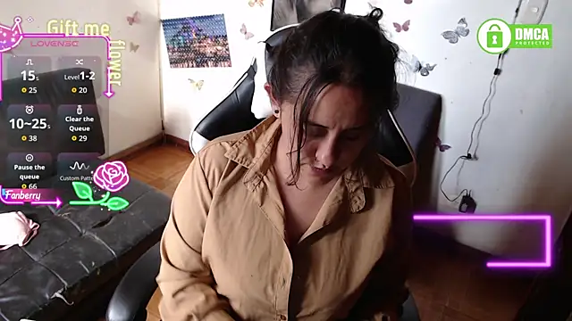 Snapshot of MelRaiise chatting on December 2025 02:59:01 PM MelRaiise online show from December 2025 02:59:01 PM