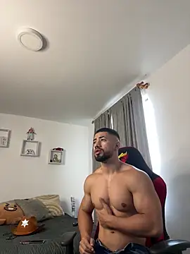 Ezzio Scolaro online show from October 2025 12:50:01 PM