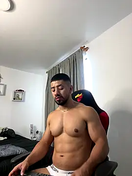 Ezzio Scolaro online show from November 2025 12:06:02 PM