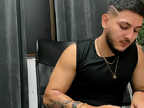 jasonshaw25 online show from February 2026 06:11:02 PM