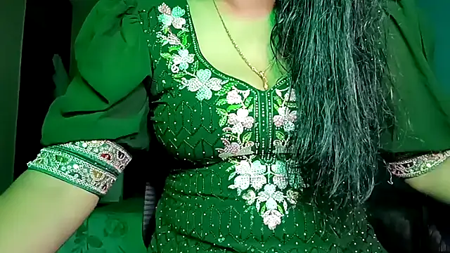 horny milf couple online show from May 2026 06:05:01 PM