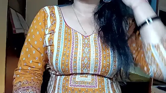 Snapshot of horny_milf_couple chatting on June 2026 06:21:02 PM horny milf couple online show from June 2026 06:21:02 PM