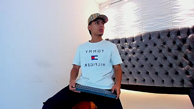 Snapshot of JACCOCK_4 chatting on November 2025 03:49:02 AM JACCOCK 4 online show from November 2025 03:49:02 AM