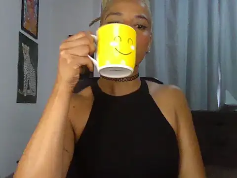 Snapshot of Helenoir chatting on December 2025 12:11:02 PM Helenoir online show from December 2025 12:11:02 PM