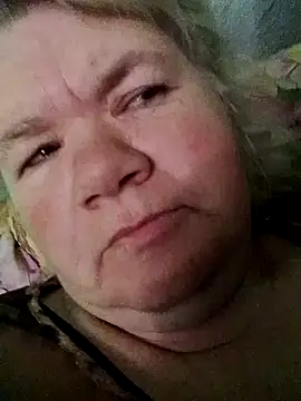 Snapshot of LusiyaGold5 chatting on October 2025 01:06:01 AM LusiyaGold5 online show from October 2025 01:06:01 AM