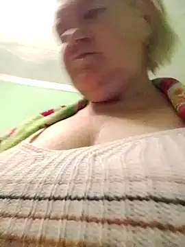 Snapshot of LusiyaGold5 chatting on October 2025 09:26:02 PM LusiyaGold5 online show from October 2025 09:26:02 PM