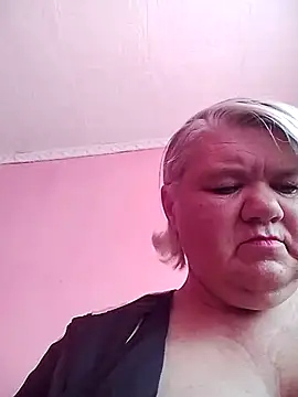 Snapshot of LusiyaGold5 chatting on October 2025 12:26:02 PM LusiyaGold5 online show from October 2025 12:26:02 PM