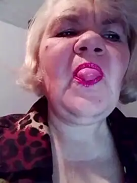 Snapshot of LusiyaGold5 chatting on October 2025 05:26:02 PM LusiyaGold5 online show from October 2025 05:26:02 PM