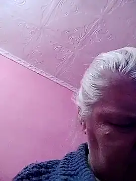 Snapshot of LusiyaGold5 chatting on November 2025 06:21:01 PM LusiyaGold5 online show from November 2025 06:21:01 PM