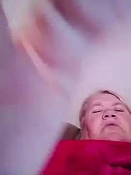 Snapshot of LusiyaGold5 chatting on November 2025 08:31:01 PM LusiyaGold5 online show from November 2025 08:31:01 PM