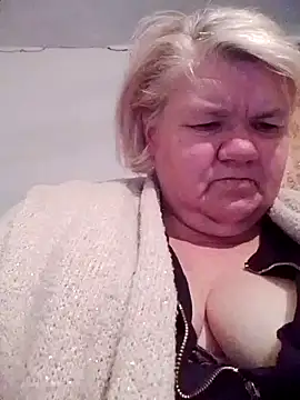 Snapshot of LusiyaGold5 chatting on November 2025 08:19:02 PM LusiyaGold5 online show from November 2025 08:19:02 PM