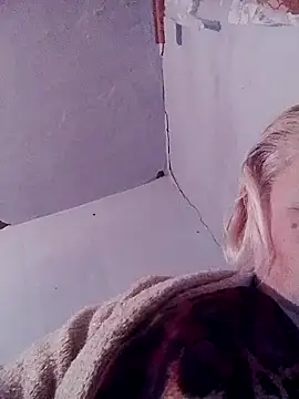 Snapshot of LusiyaGold5 chatting on November 2025 08:31:01 PM LusiyaGold5 online show from November 2025 08:31:01 PM